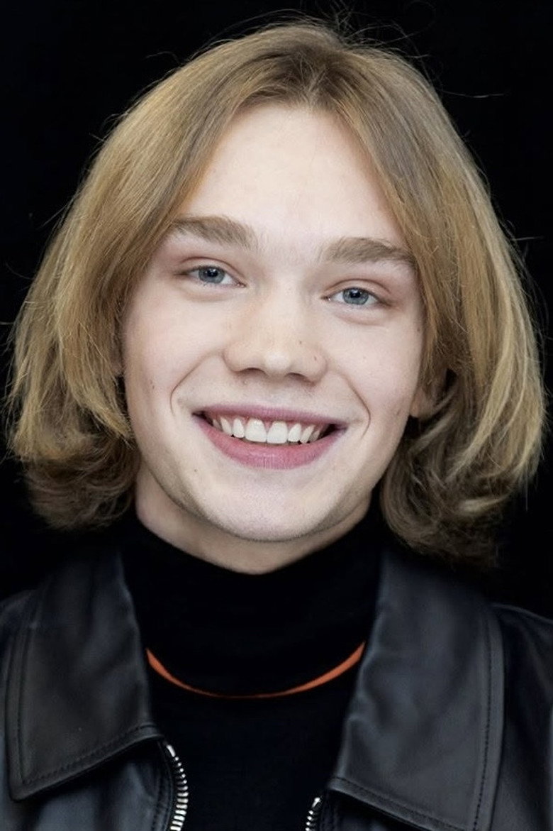 Charlie Plummer photo