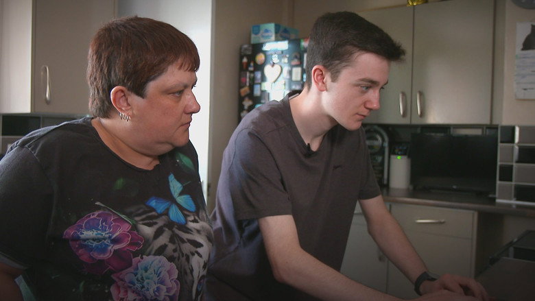 S18E19 – Scammers wiped my teenager's account, and the bank won't help!