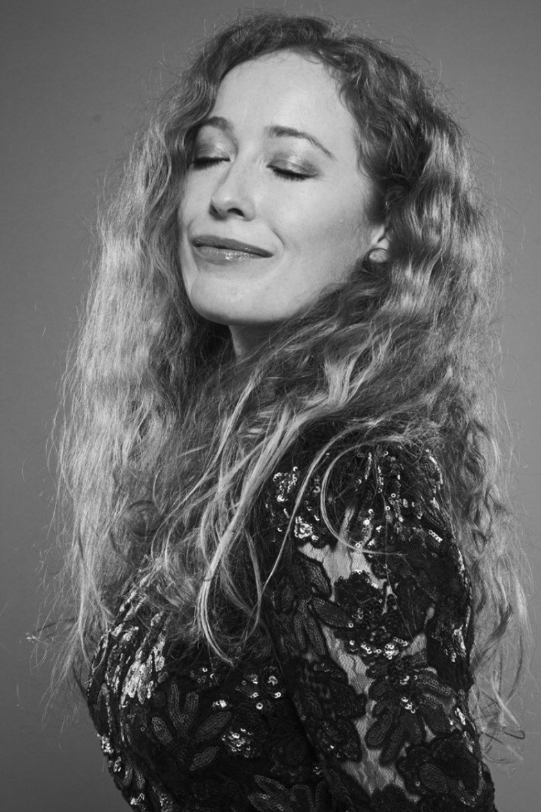 Victoria Yeates photo 3