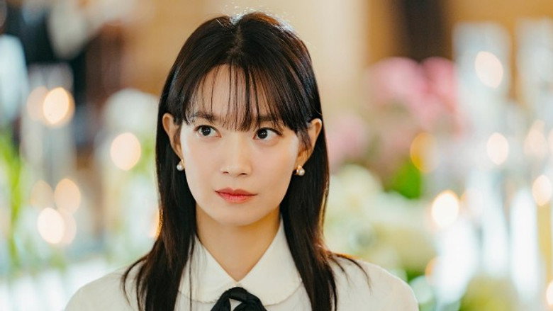 Still from No Gain No Love - Season 1 Episode 1