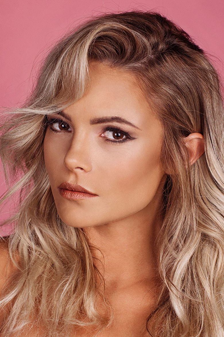 Lisa Massé portrait image