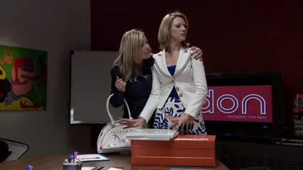 Still image for LouisLouise season 1 episode 183: Episode 184 Still image for LouisLouise season 1 episode 183: Episode 184