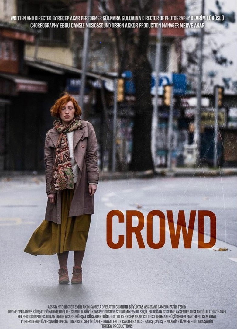 Kalabalık (The Crowd) background