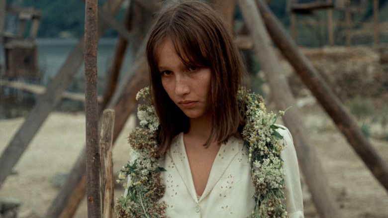 Image d'arrière-plan 2 du film Duios Anastasia trecea