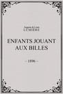 Enfants jouant aux billes