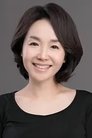 Jo Yoo-jung isSang-ho's Mother