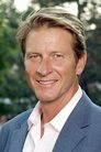 Brett Cullen isWalter Sylvan