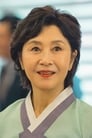 Kim Hye-ok isSang-Min's mother