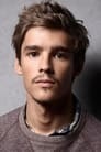 Brenton Thwaites isBek