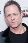 Dean Winters isDetective Russ Agnew