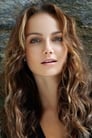 Andi Matichak isLaura