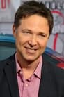 George Newbern isSuperman / Clark Kent / Robot (voice)