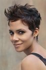 Halle Berry isOroro Munroe / Storm