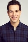 Skylar Astin isCasey