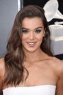 Hailee Steinfeld isNadine Franklin