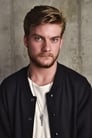 Jake Weary isSteven Croission