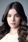 Hailee Steinfeld isCate Barrow