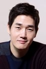 Yoo Ji-tae isKim Dong-soo