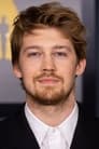 Joe Alwyn isRobert Dudley