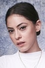 Rosa Salazar is Larissa Geller