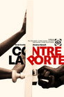 Contre la porte