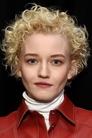 Julia Garner isAnna Delvey / Anna Sorokin