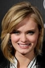 Sara Paxton isLina