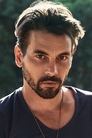 Skeet Ulrich isChris Hooker