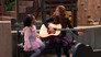 Jessie singt und Luke tanzt