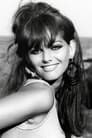 Claudia Cardinale isLa mère de Marc