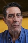 Ciarán Hinds isJonathan Reiss