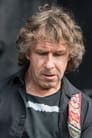 Pete Trewavas ishimself - Bass