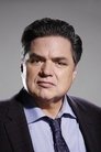 Oliver Platt isCarl Anheuser