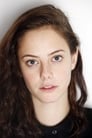 Kaya Scodelario isZoey Walker