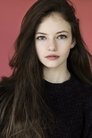 Mackenzie Foy isCindy Perron