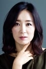 Yoon Yoo-sun is[Joon Woong's mother