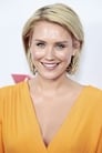 Nicky Whelan isGwen Reynolds