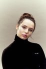 Mallory Wanecque isJackie (15 ans)