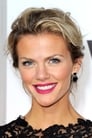 Brooklyn Decker isSkyler Cooper