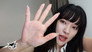 miyuu does her makeup