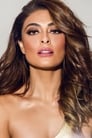 Juliana Paes isCarolina Castilho