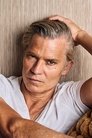 Timothy Olyphant isDetective Drycoff