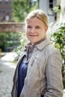 Marie-Luise Schramm isMelanie 'Milli' Voss