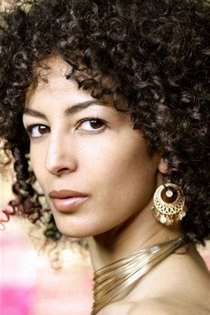 Nadia Kibout as Woman at the gate in A New Perspective