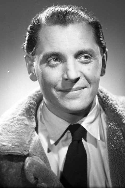 Zdzisław Maklakiewicz as Graf in Vacations with Ghosts