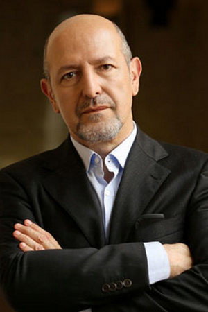 Roberto Sbaratto as Serra in Assolto per aver commesso il fatto