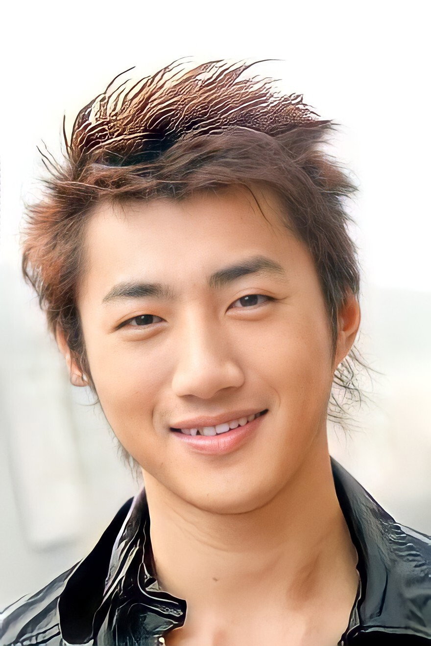 蔡淇俊 as Chong Chung-leung (Leo) in Only You