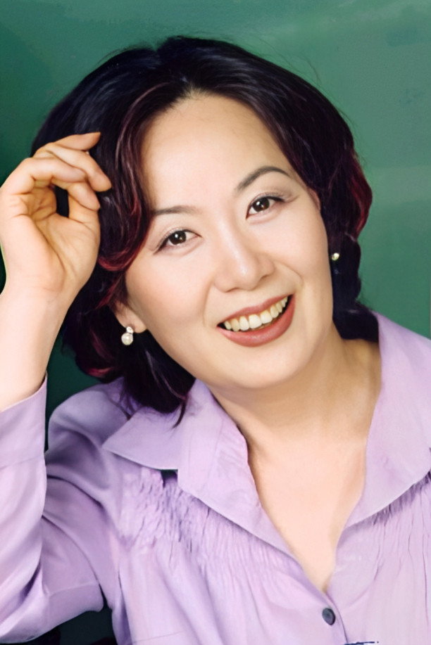 손희순 as Patient's wife in Fortune Salon