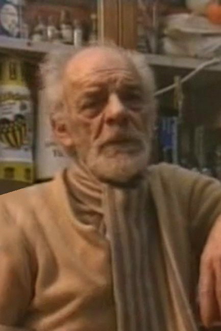 Leonel Martínez as Almacenero in Pepita the Holster