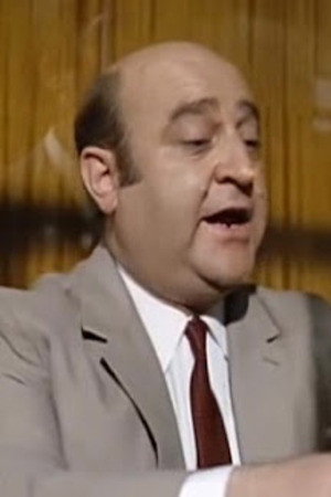 Alberto Fernández as Dr. Martínez Ascárraga in El insólito embarazo de los Martínez